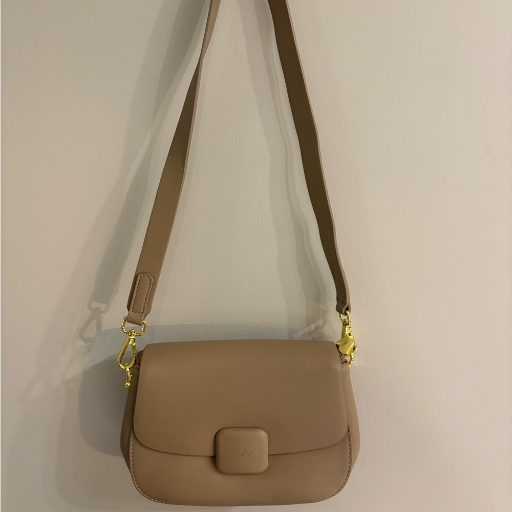 Elegant Tan Leather Shoulder Bag